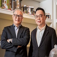 嘉威生活董事長陳碩璨（左）與總經理吳世偉（右）打造一條龍家居服務，鎖定美國市場，積極發展電商。