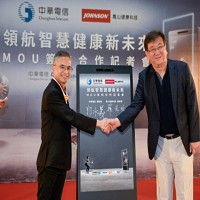 中華電信總經理郭水義（左）與喬山健康科技總經理羅光廷（右）簽訂智慧健康新未來mou。 中華電信