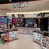 統一集團積極搶攻美麗商機，由美麗事業董事長高秀玲親手打造的新品牌UNIKCY首家店9月2日正式開幕。(郭鴻慧攝)