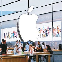 蘋果iPhone、Apple Watch將迎來新設計大改款與升級，鴻海通吃兩大硬體產品組裝訂單，將成為最大贏家。（路透）