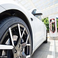 正新輪胎旗下品牌瑪吉斯（Maxxis）在去年推出電動車專用胎Vixtra Sport EV，搶攻特斯拉輪胎修補市場。