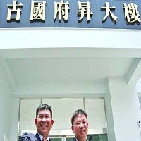 長華科新廠落成。左起為長華科技董事長黃嘉能、總經理洪全成。圖／長華科提供