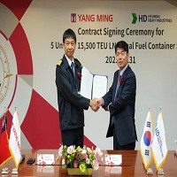 陽明今 (31) 日與韓國HD現代重工業株式會社 (現代重工)簽署5艘1.55萬 TEU LNG雙燃料貨櫃輪新船建造合約。業者提供