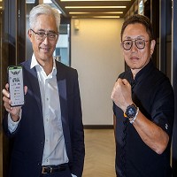 能率集團董事長董俊仁（右）、正能量智能董事長胡湘麒（左）。