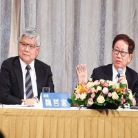 台積電高層董事長劉德音(右)、總裁魏哲家(左)。