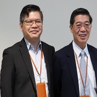 智邦科技總經理李志強(左)、董事長郭飛龍(右)）