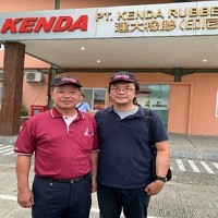 戴萬平與楊總裁拜訪建大輪胎印尼廠。