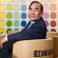 永記董事長張德仁自豪表示，「台灣外銷國外的彩色鋼捲，有七成是用我們的塗料。」 圖片來源：吳宙棋