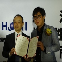 大江生醫總經理林詠翔(右)與蝶理社長渡邊裕之(左)2015/9/24簽訂合作意向書