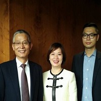 東凌總經理許復進(左)、董事長林寶霞(中)、副總經理許永融(右)