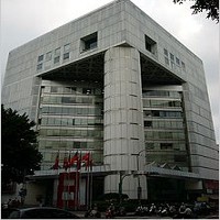 位於台灣台北市敦化北路的中國人壽大樓