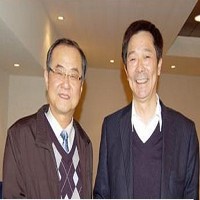封測業頎邦科技董事長吳非艱(右)和京元電董事長李金恭(左)
