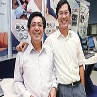 創辦人許昆泰(右)與合作夥伴蔡明賢(左)