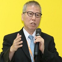 新日光能源科技股份有限公司董事長洪傳獻