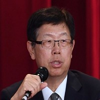 劉揚偉接任鴻海董事長。