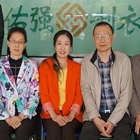 汕頭市佑強製衣有限公司副董事長藍安妤(中)