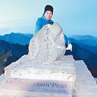 華固建設董事長鍾榮昌私下愛好爬山、旅行和打高爾夫球。 華固建設／提供