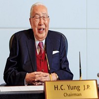 高齡96歲的上海商銀董事長榮鴻慶。