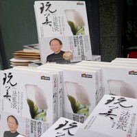 法藍瓷總裁陳立恆出自傳—「玩美法藍瓷」