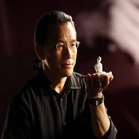 一直以來，王俠軍都以玻璃創作為主，仍力求自我突破開啟他的陶瓷之旅