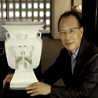王俠軍轉戰瓷器藝術，突破傳統形式