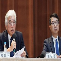 鎧勝董事長程建中（左） 。 圖／記者陳正興攝影