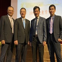 鈊象商用事業群總經理陳阿見（左一）、董事長李柯柱（左二）、總經理江順成（右二）、線上遊戲事業處處長楊慶安（右一）一同出席2020年股東會。 唐子晴攝影