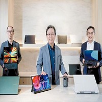 華碩CES 2021第二場全球線上新品發布會《ASUS Be Ahead》，由共同執行長胡書賓（中）領銜舉行，推出ASUS品牌旗下最新系列筆電、螢幕新品及全方位娛樂解決方案。圖／華碩提供