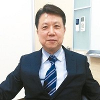 鴻碩董事長張利榮。