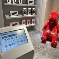 微星展示服務中心旗艦店全新開幕，百坪空間提供維修、展示服務。（記者陳柔蓁攝）