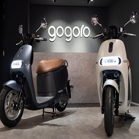 Gogoro 嶄新推出純粹簡約「星綻白、星耀灰」新色上市。