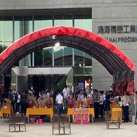 鴻海集團今日下午舉辦普渡祭拜儀式。圖／張家豪攝影。
