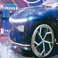 圖為鴻海先前發表的電動車款。（路透）