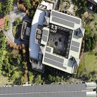圖為裕隆集團旗下新鑫於宜蘭地方法院地面型及屋頂型光電案場。圖／新鑫提供