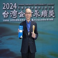 友訊獲TCSA三獎，執行長張家瑞受獎。 友訊／提供