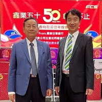 富強鑫舉行50週年廠慶，富強鑫董事長王伯壎(左)、執行長王俊賢兩父子連袂出席。圖／業者提供