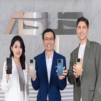 華碩5G旗艦手機Zenfone 11 Ultra在共同執行長許先越（中）領軍下，14日正式登場。圖／華碩提供
