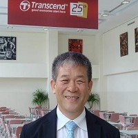 創見員工餐廳掛滿畫作，董事長束崇萬認為，科技結合藝術，才能創造價值