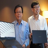 華碩共同執行長胡書賓(左)、許先越(右)。