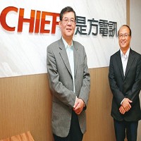 是方電訊董事長吳彥宏（左）與總經理劉耀元。 