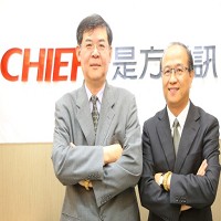 是方電訊董事長吳彥宏（左）與總經理劉耀元。