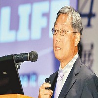 友達董事長李焜耀16日應生技會邀請，談生醫產業整合與國際品牌策略布局