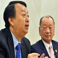 燿華企業集團會長張平沼（右）及燿華電子董事長張元銘（左）接受專訪，暢談企業經營之道。圖：顏謙隆