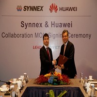 聯強國際營運長呂家輝先生（左）與華為企業BG渠道及合作夥伴業務部總裁劉維明先生（右）