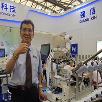 強信-KY參加中國國際縫製設備展，首日傳捷報。