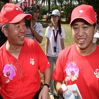 董事長魏應州(左)將轉任集團資深顧問，由長子魏宏名(右)出任董事長。