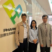 法德藥經營團隊，包括創辦人黃逸斌（左起）、董事長詹惠如、執行長鍾裕民。 記者黃文奇／攝影