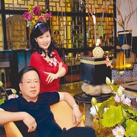 兩岸咖啡董事長楊進發和妻子金梅央。（兩岸咖啡提供）