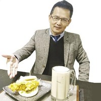 翰林茶館副總劉威成，首度端出台式早餐與國宴奶茶。(圖／李麗滿)