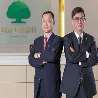 國泰世華銀行 國際金融事業處副總經理  詹義方(左)和國泰世華銀行 越南茱萊分行行長  呂偉傑(右)